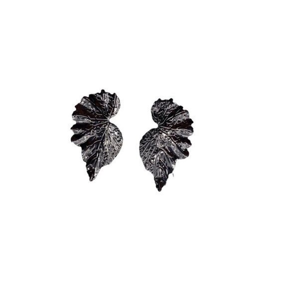 Fashion Jewelry Women’s Leaf Shape Earrings Sliver Tone Studs - Picture 1 of 6